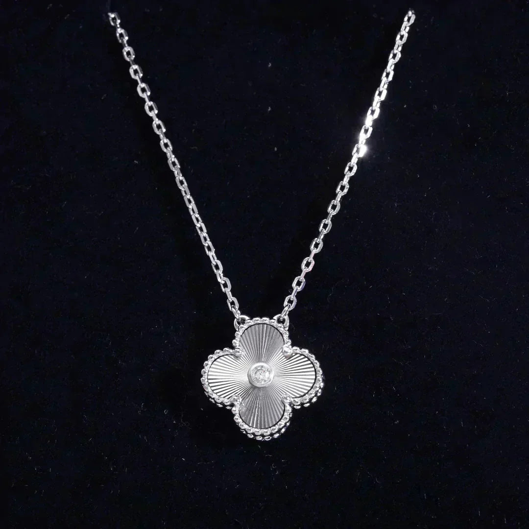 [Imperial] CLOVER  15MM DIAMOND LASER NECKLACE SILVER