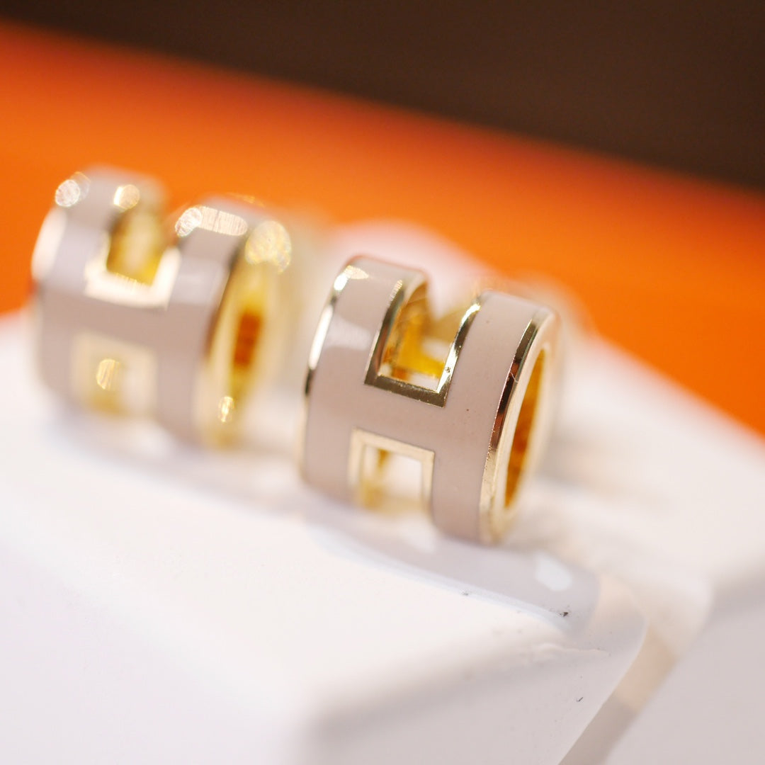 [Imperial] MINI POP H GOLD EARRINGS GREY