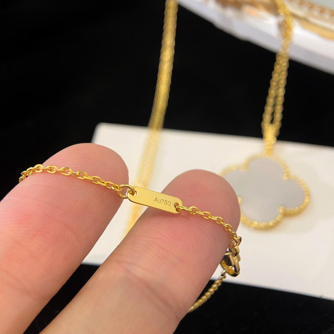 [Imperial] CLOVER 25MM MOP LARGE PENDANT NECKLACE