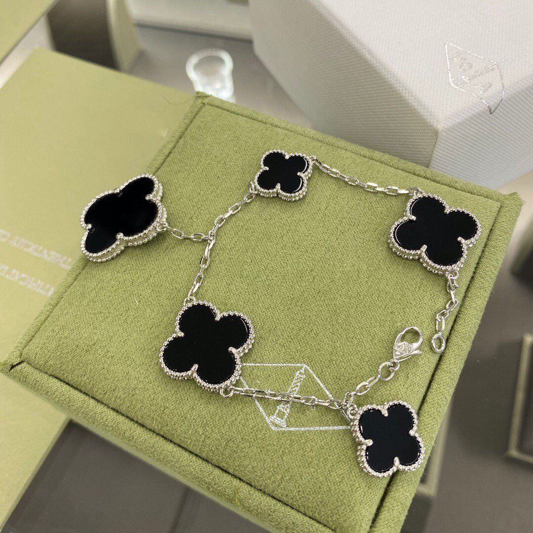[Imperial] CLOVER 5 MOTIFS SIVLER ONYX BRACELET