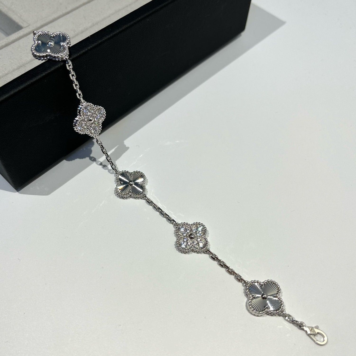 [Imperial]New  CLOVER 5 MOTIF LASER BRACELET COLLECTION