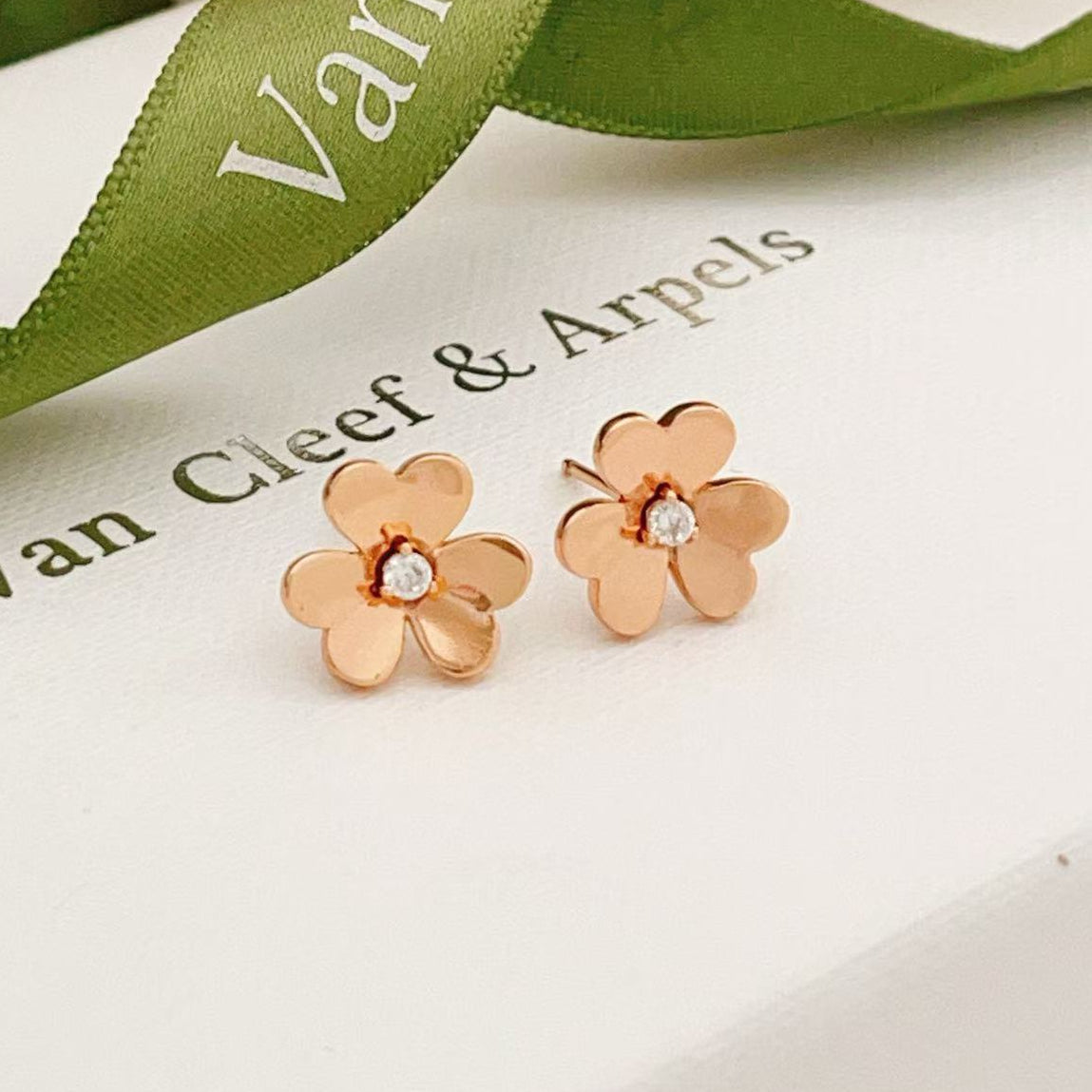 [Imperial] FRIVOLE MINI FLOWER EARRINGS