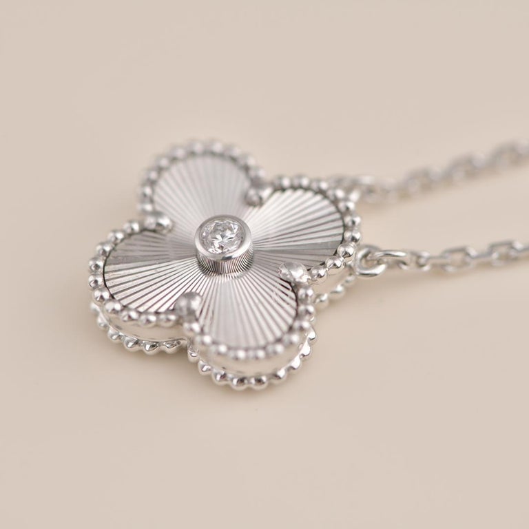 [Imperial] CLOVER  15MM DIAMOND LASER NECKLACE SILVER