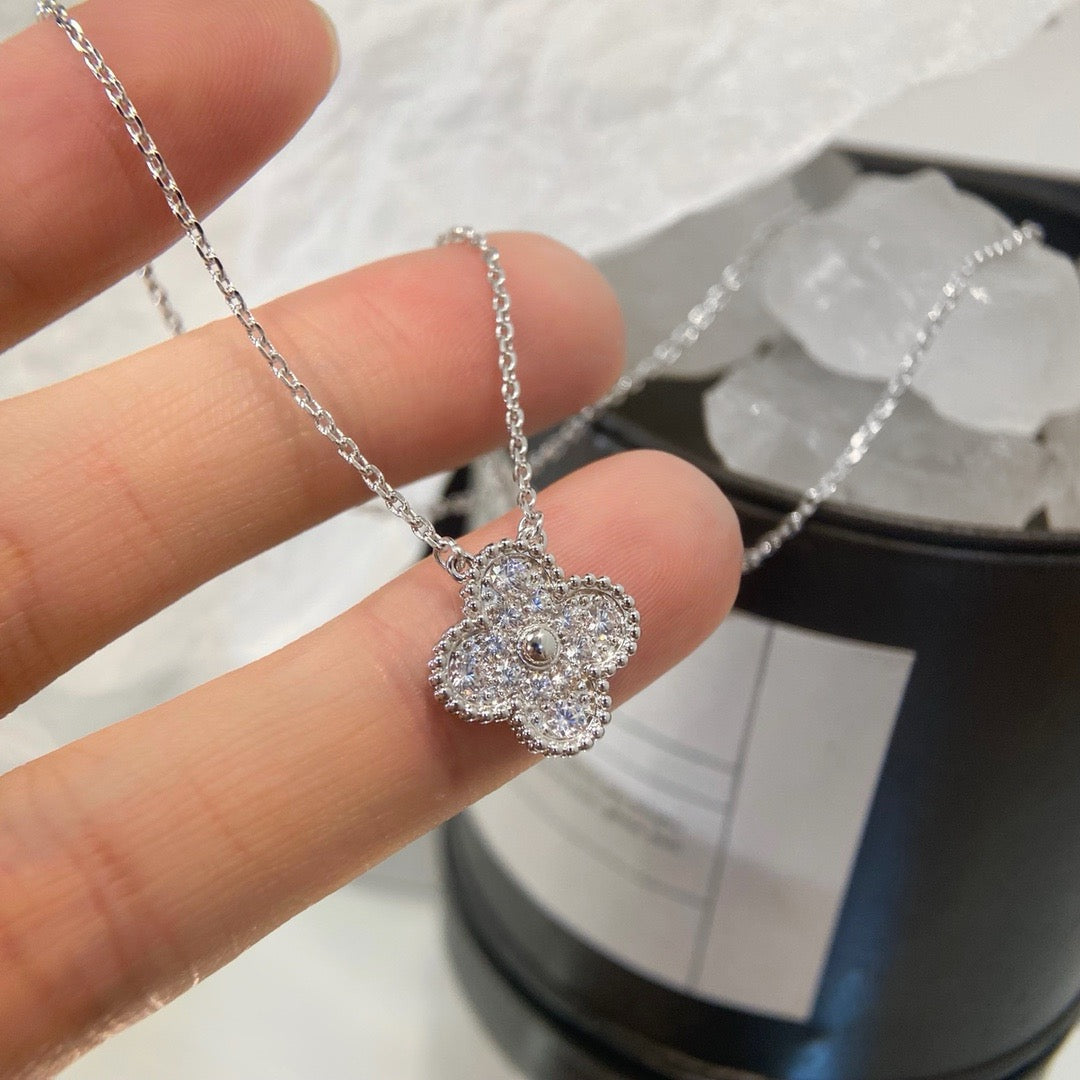 [Imperial] CLOVER 15MM DIAMOND SINGLE FLOWER NECKLACE