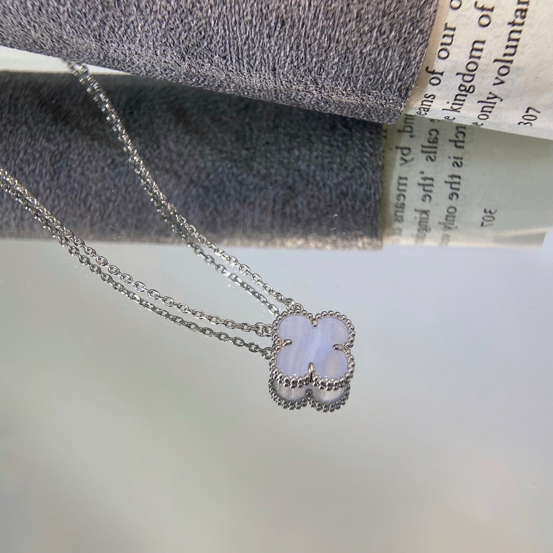 [Imperial] CLOVER 15MM BLUE CHALCEDONY NECKLACE SILVER