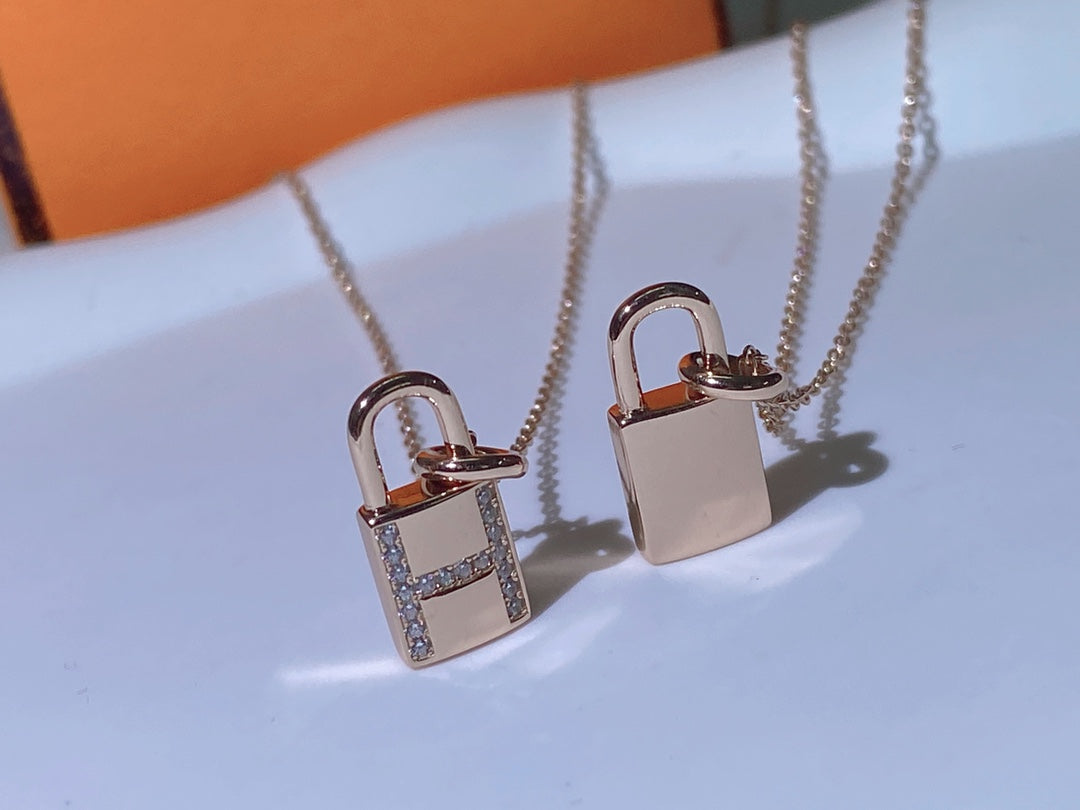 [Imperial] HM ADVANCED NICHE LOCK HEAD NECKLACE DIAMONDS
