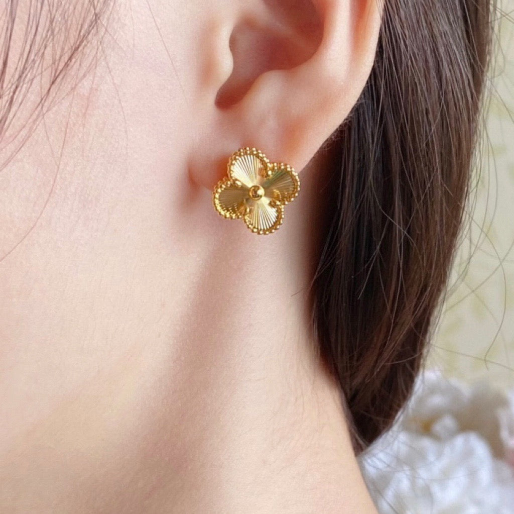 [Imperial] CLOVER MEDIUM STUD EARRINGS