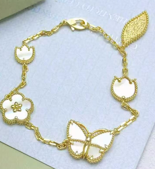 [Imperial] 26 NEW CLOVER LUCKY LIGHT YELLOW AND WHITE SET