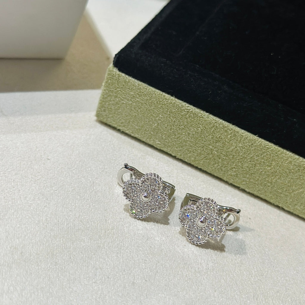 [Imperial] CLOVER 1 MOTIFS DIAMOND STUD EARRINGS SILVER