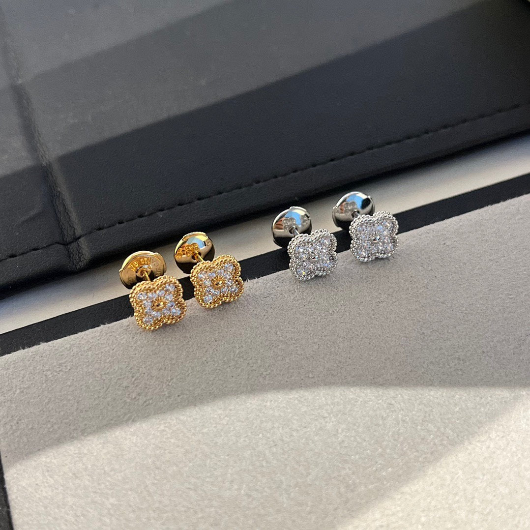 [Imperial] CLOVER MINI DIAMOND STUD EARRINGS